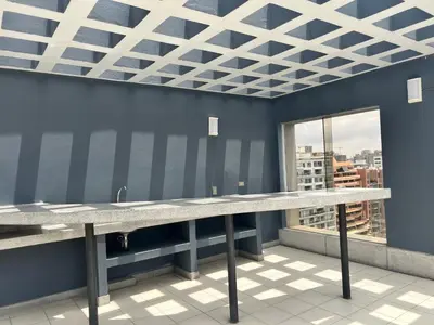 a bathroom with blue walls and a white ceiling at Bonito depa san isidro cama queen home office wifi y cochera in Lima
