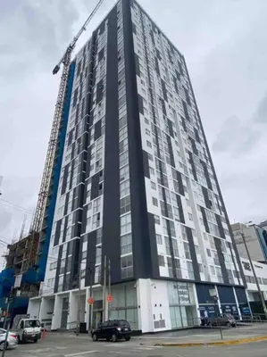 a tall building with a crane on top of it at APARTAMENTO KELVIN - Edificio ON APARTMENTS in Lima