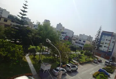 a street light in a parking lot in a city at Frente a hermoso Parque Pueblo Libre in Lima
