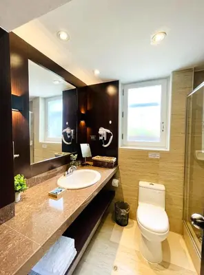 a bathroom with a toilet and a sink and a mirror at CASA MONTES PARDO in Cusco