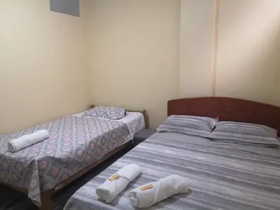 two beds sitting next to each other in a room at Mi Chanchamayo, family. in La Merced