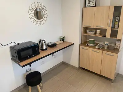 a kitchen with a counter with a microwave and a microwave at Huancayo Suite 3, cómodo MiniDpto cama matrimonial in Huancayo