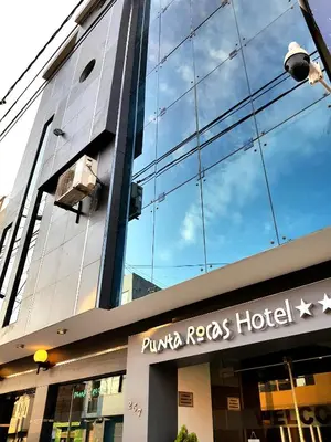 a building with a mirrored facade of a hotel at Hotel Punta Rocas - Huacho in Huacho