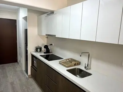 a kitchen with white cabinets and a sink at Moderno mini departamento de estreno in Lima
