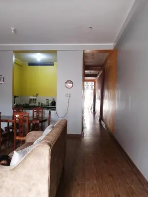 a living room with a couch and a table at MI SELVA Y SU ENCANTO in La Merced