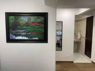 a painting hanging on a wall in a bathroom at (24)Dpto de estreno en el corazón de Miraflores in Lima