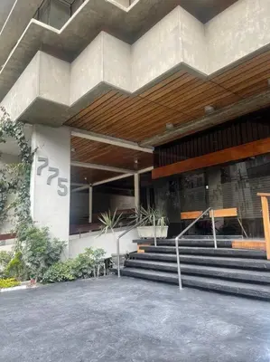 a building with stairs in front of a building at (25) Dpto con inmejorable ubicación en Miraflores in Lima