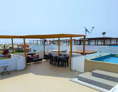 a rooftop deck with a pool and a table and chairs at Alquilo casa de playa Condominio Playa Azul cerca de Asia in Cerro Azul